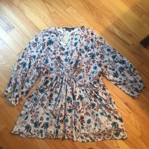 Suzanne Betro pretty top!